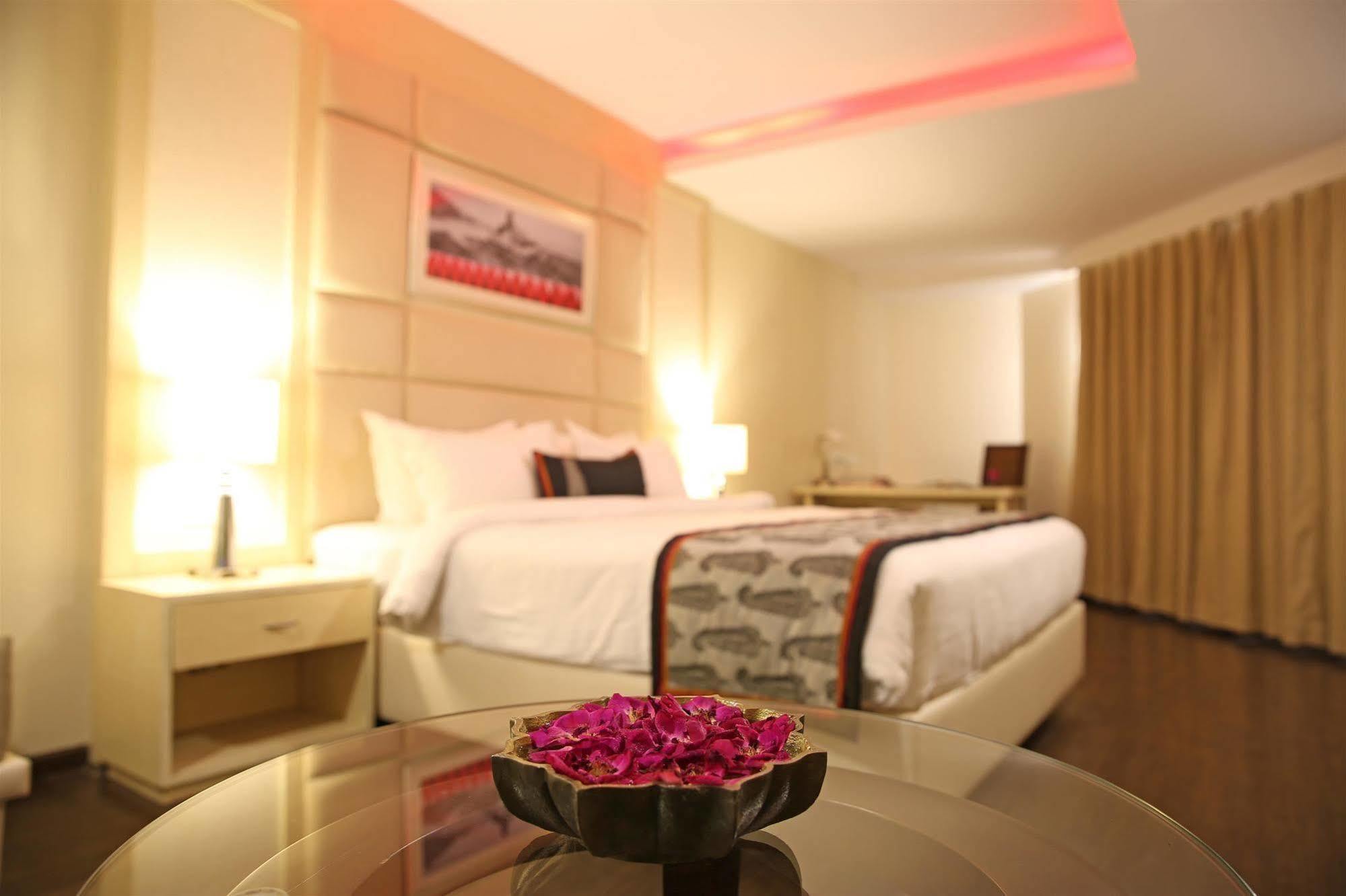 מלון Golden Tulip ג'איפור מראה חיצוני תמונה